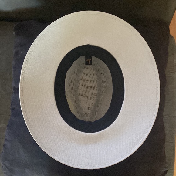 NWOT.hand painted Artisanal Hat100%